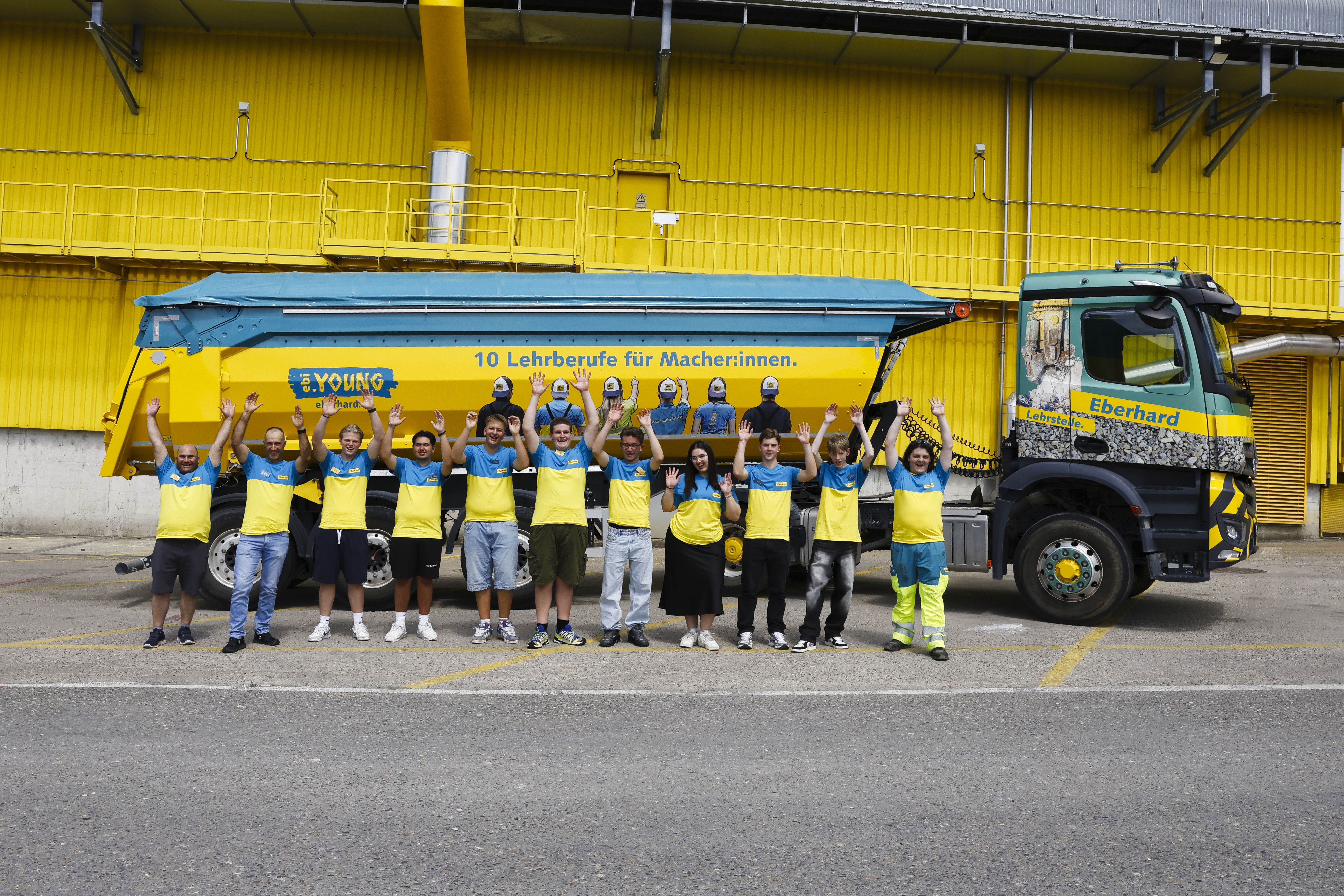 Gruppenfoto der neuen Lernenden 2026 Gruppenfoto der neuen Lernenden 2026